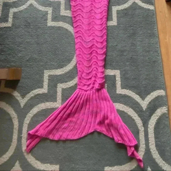 Pink Mermaid Tail Knitted Blanket, Adult Crochet Wave Pattern Blanket, 7 ft - Picture 2 of 9